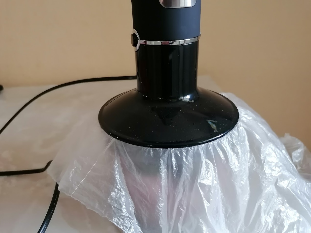 Как правильно надеть пакет — смотрите на втором снимке, листайте. Фото автора