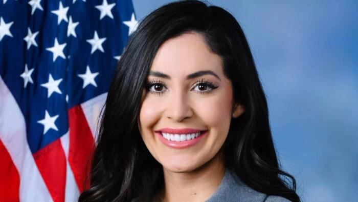 Анна Паулина Луна. Обложка © luna.house.gov