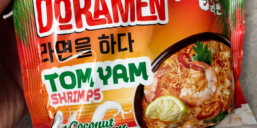 Пробую лапшу Том-ям с креветками от DoRamen.