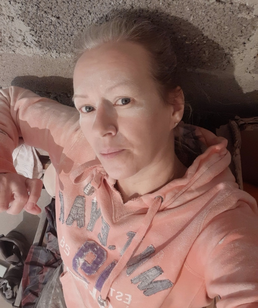 Сижу вся в шатлевочной пыли, после шкурения потолка. Мне ли говорить о высокомерии😊