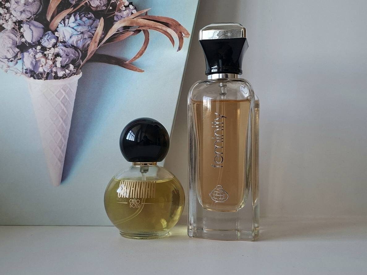 Два дьюпа из моей коллекции: польский Savannah Carlo Bossi - очень качественный дьюп на знаменитый Kenzo Jungle L'Elephant, арабский Feminity от Fragrance World - версия Womanity Mugler. Оба флакончика люблю и ценю.