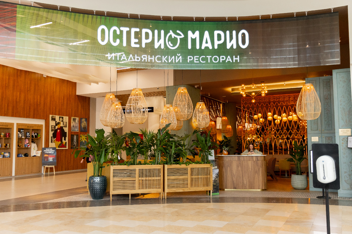 Уже с порога понимаешь: здесь тебя ждет Италия. Только латунь, дерево и обещание вкусного вечера!