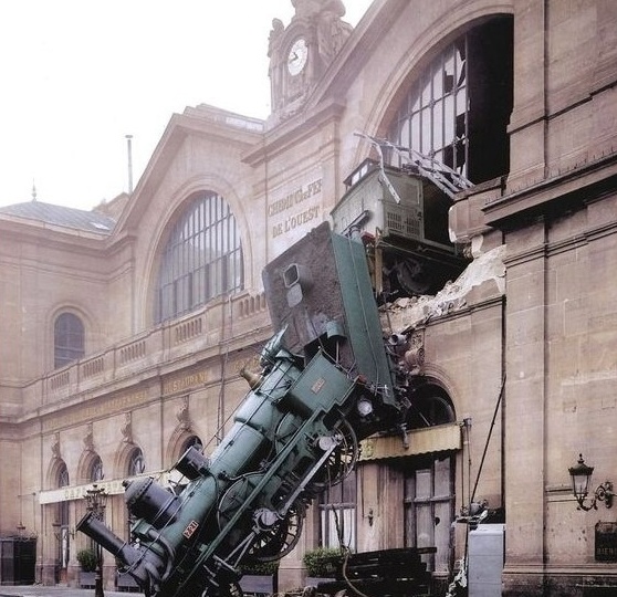 Поезд, вылетевший из стены: подробности, как в 1895 году паровоз рухнул на парижскую улицу