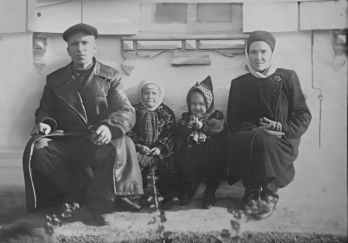 Лебёдкины: Пётр Степанович, Надежда, Владимир и Елизавета Михайловна