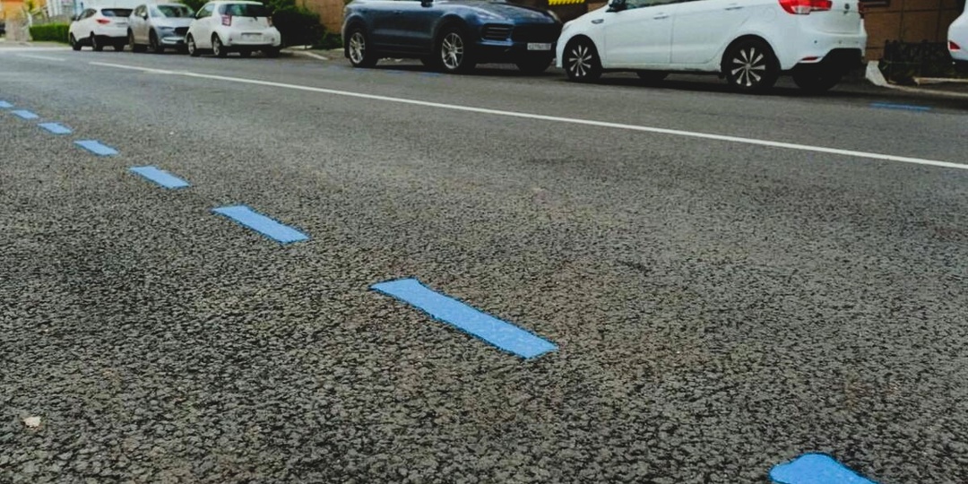 Прошло 8 лет, а водители всё ещё попадают на 5 тыс.: что такое синяя разметка на дорогах