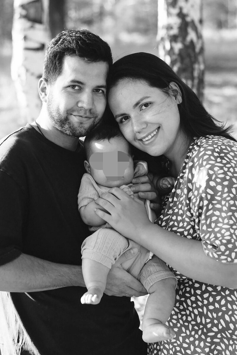    Денис Давыдов с женой Юлией и дочерью. Фото из архива семьи