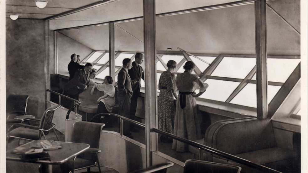 Интерьер «Гинденбурга»: не кабина машины, а пространство, рассчитанное на комфорт и впечатление.