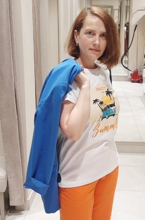 То, что я только померила. Так и не решилась купить, хоть и стоило не так уж дорого...