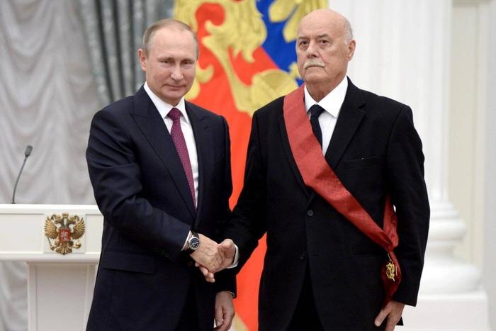 Владимир Путин и Станислав Говорухин. Обложка © kremlin.ru