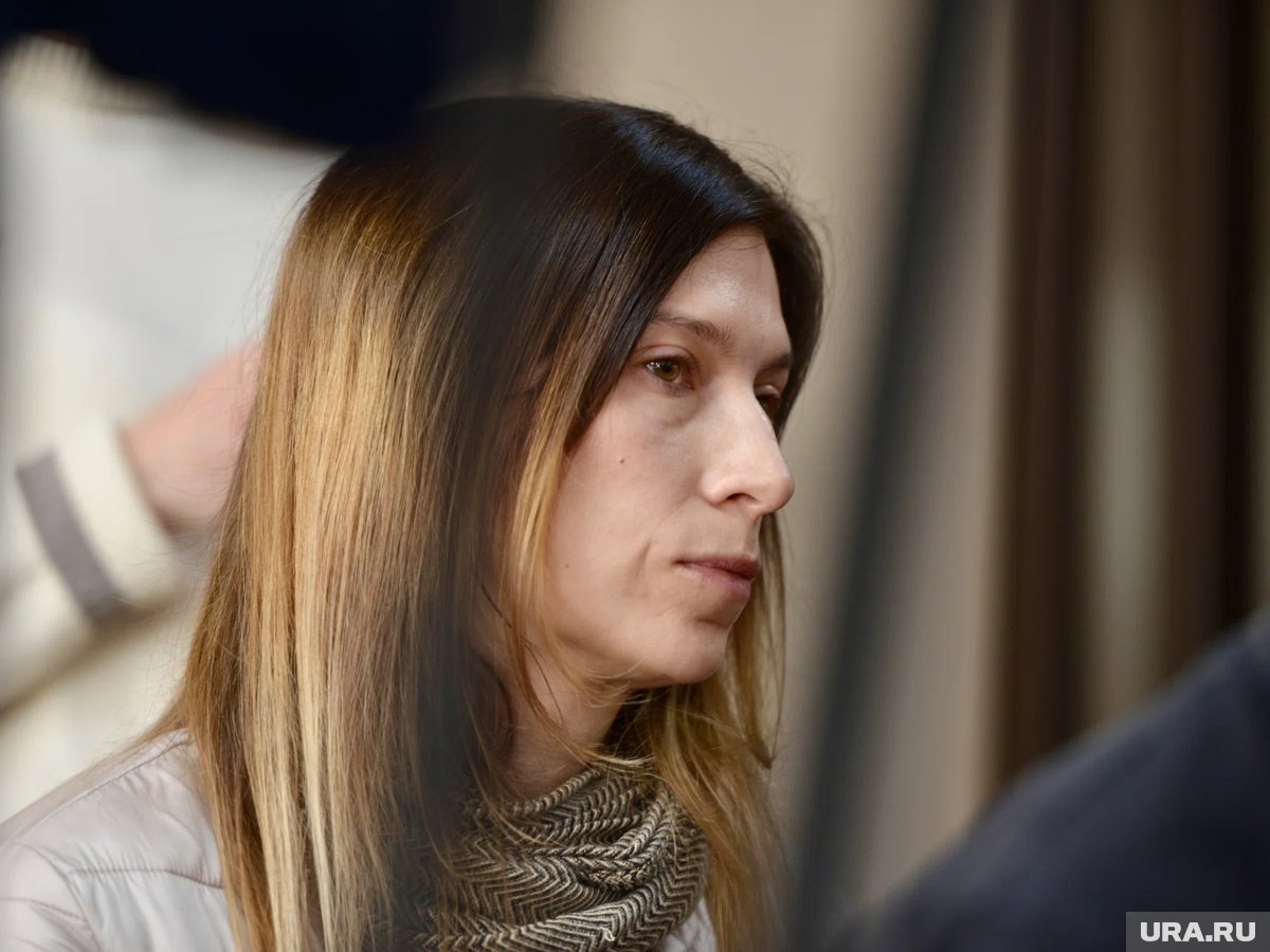    Поддержать чиновника пришли близкие