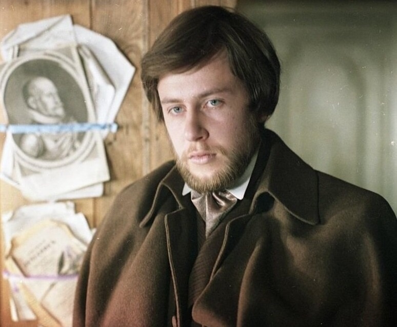 Геннадий Шумский в роли рассказчика Ивана Белкина. Кадр из фильма «Станционный смотритель» (1972). https://ru.kinorium.com/