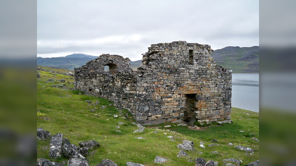 Руины церкви в Хвальсёй — один из самых известных следов норвежской Гренландии.