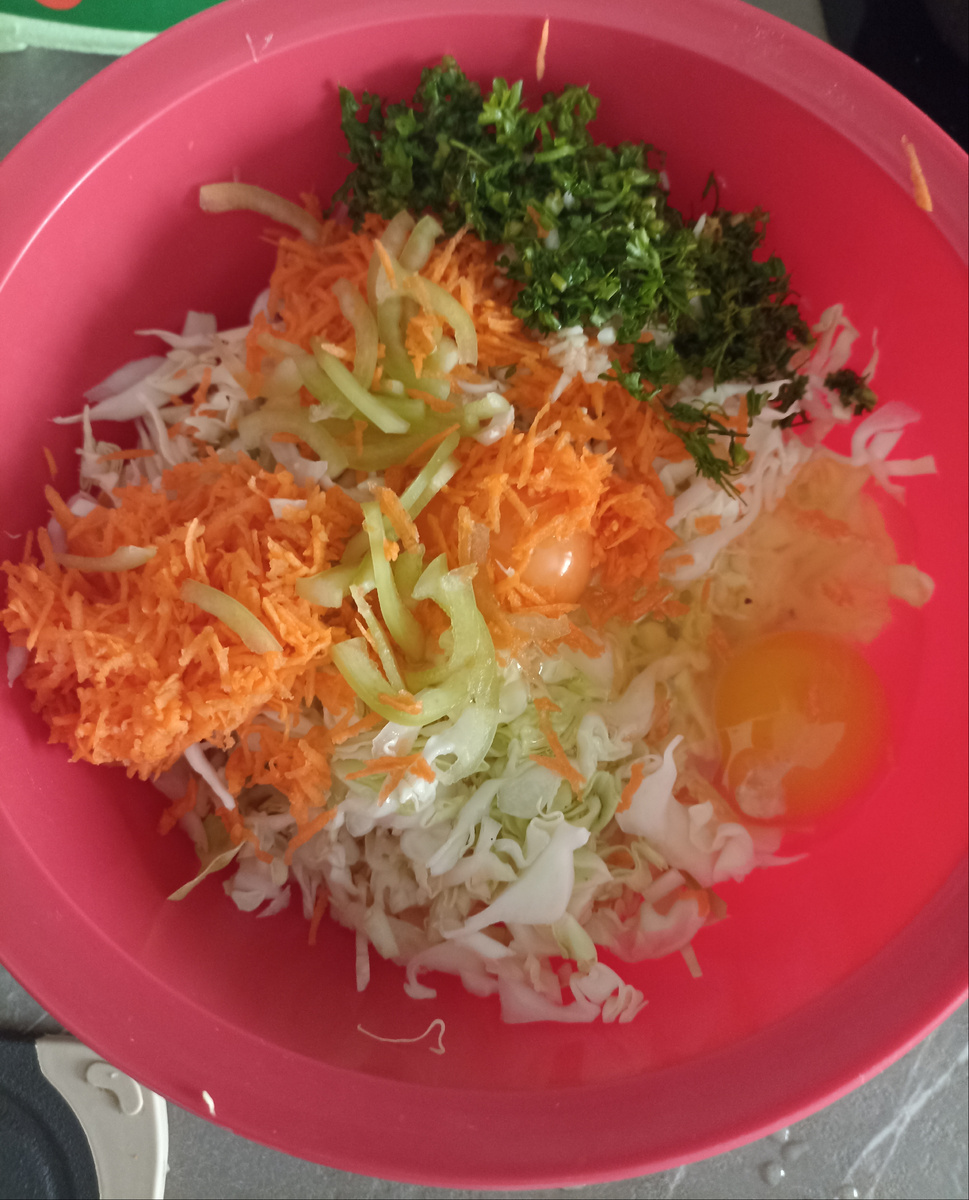 Нарезатт и смешать все ингридиенты