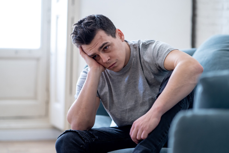 расстроенный парень