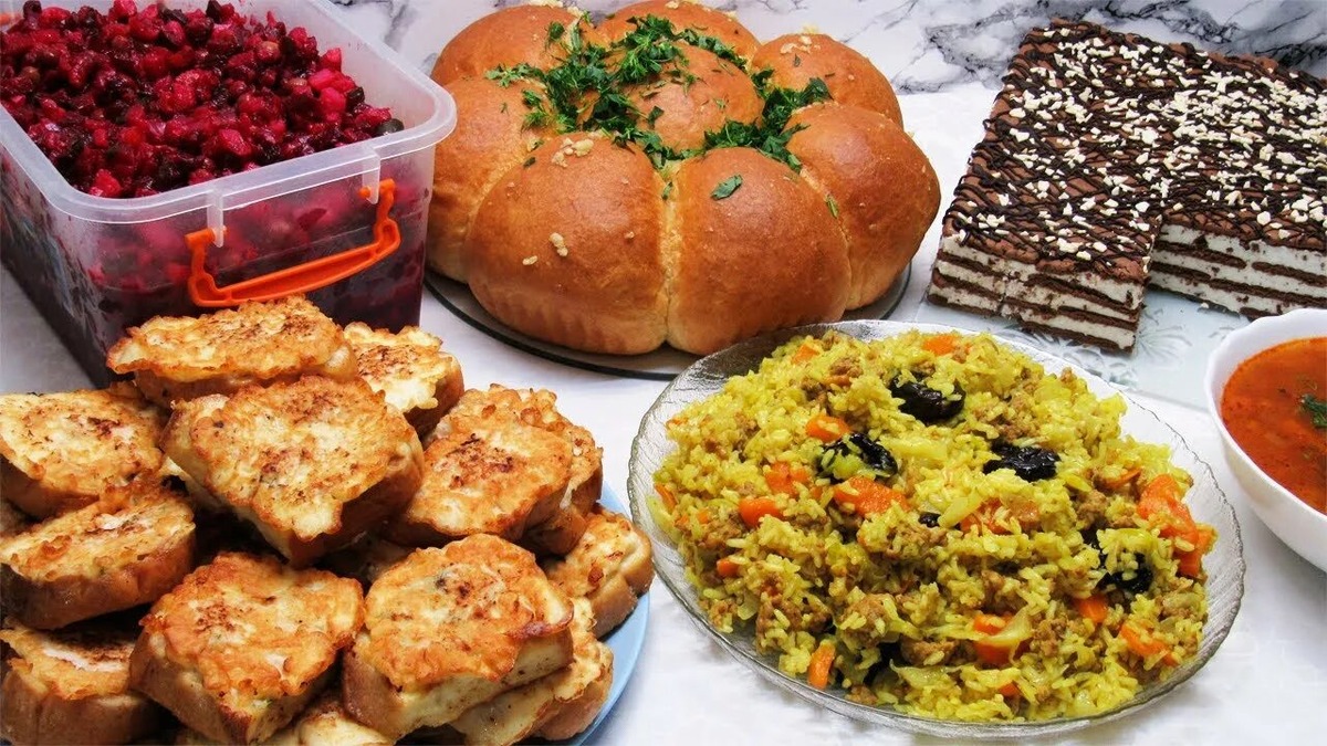 Когда силы на исходе, а кухня кажется чем-то далёким и недостижимым, важно найти простые решения. Я сам сейчас нахожусь в такой ситуации — сломанная ступня не даёт возможности много двигаться, но кормить семью всё равно нужно. Делюсь своими находками, которые помогут вам справиться с этой задачей.