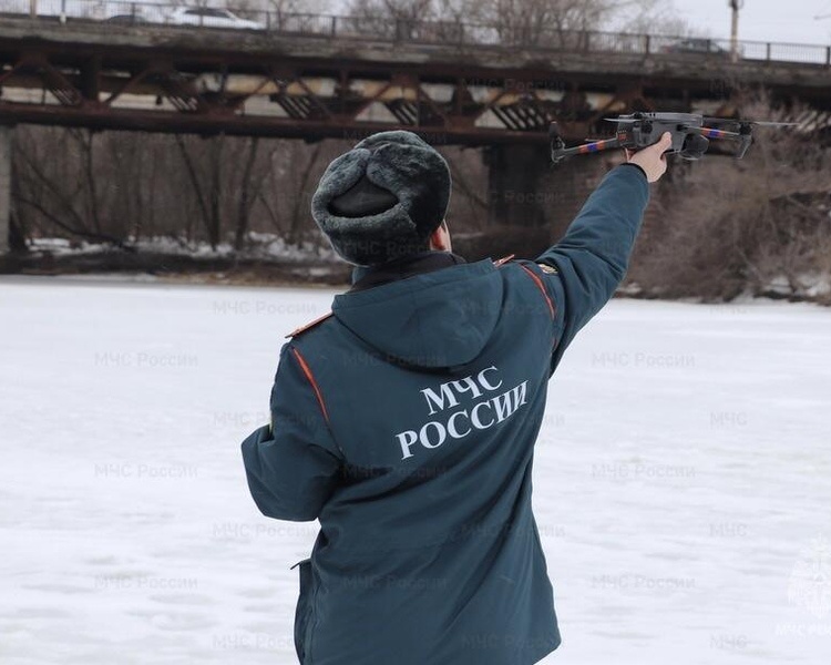     В Курской области спасатели контролируют паводковую обстановку с помощью БПЛА