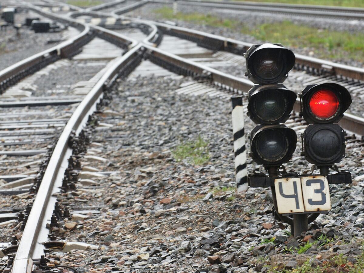    Железнодорожный светофор© РИА Новости . Сергей Пятаков