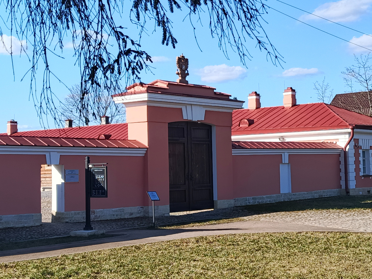 Вход в музейный комплекс.