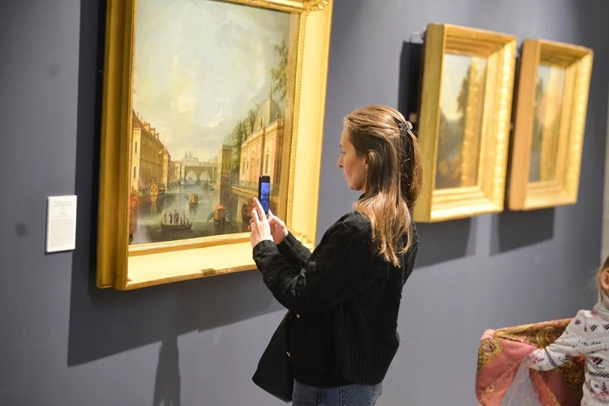    В Новосибирске показали костюмы и эскизы музыкального театра