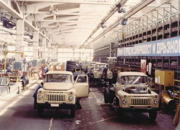Почему советский грузовик ГАЗ-53 не снимали с конвейера 32 года. Рассказываю детали