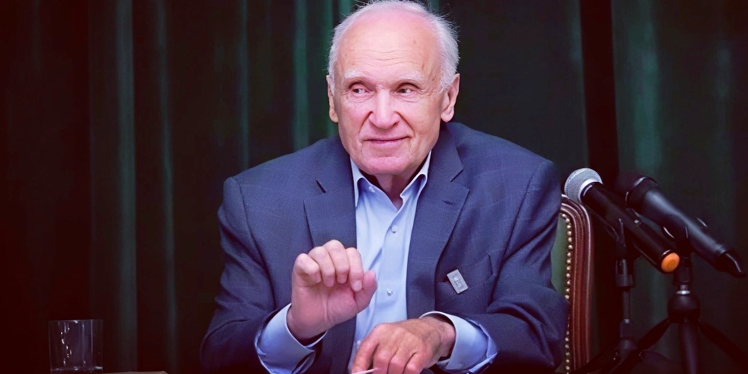 Можно ли сокращать утренние или вечерние молитвы? Объясняет священник и богослов