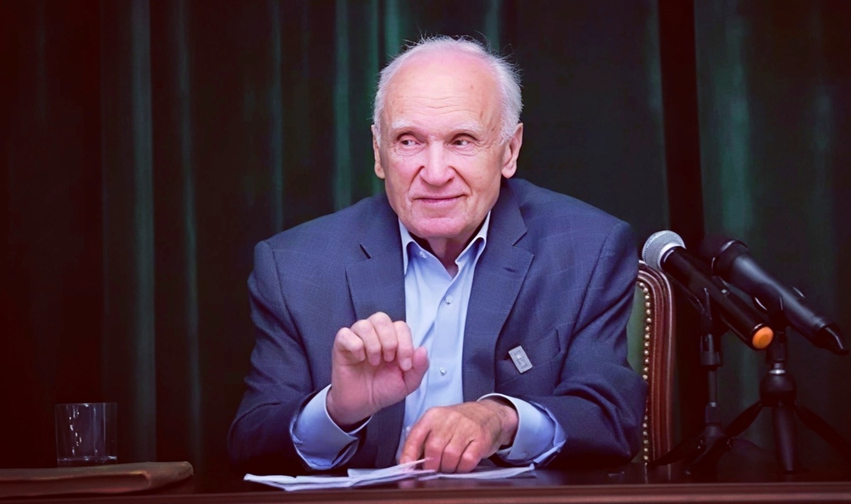 Алексей Ильич Осипов — учёный-богослов, педагог, доктор богословия, заслуженный профессор Московской Духовной Академии и Семинарии, писатель, публицист, проповедник.