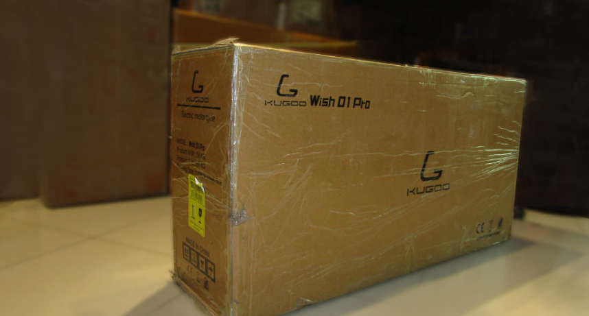 Коробка — стандартная для крупногабаритной техники: плотный гофрокартон со вставками из сотового картона.