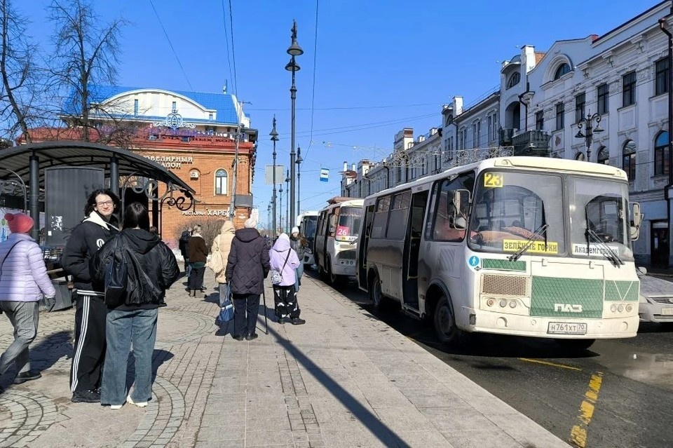    В апреле работающих горожан ждут стандартные выходные — суббота и воскресенье Анна КОВАЛЁВА