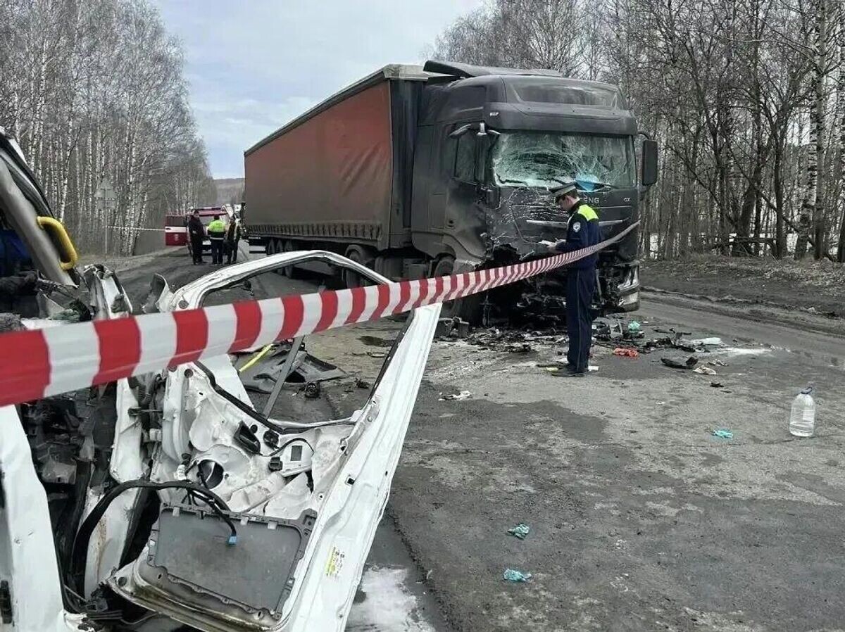    На месте ДТП с участием микроавтобуса в Челябинской области | © Фото : ГУ МВД России по Челябинской области