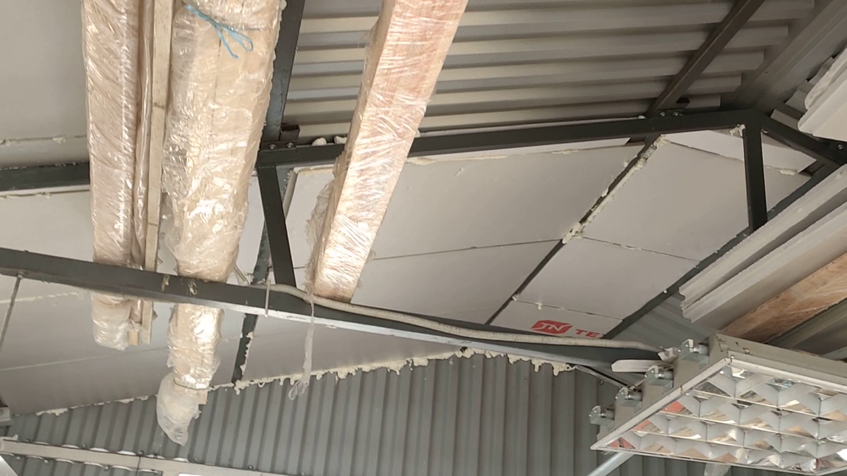 Часть крыши уже теплоизолирована