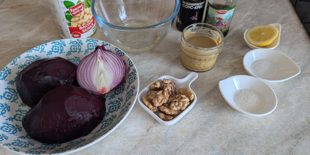 Салат со свёклой и фасолью