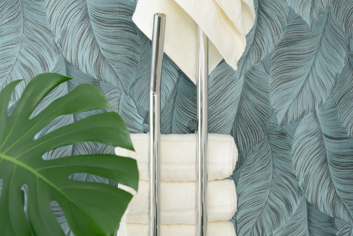 лаконичный полотенцесушитель "Сунержа Локон", источник sunerzha.com