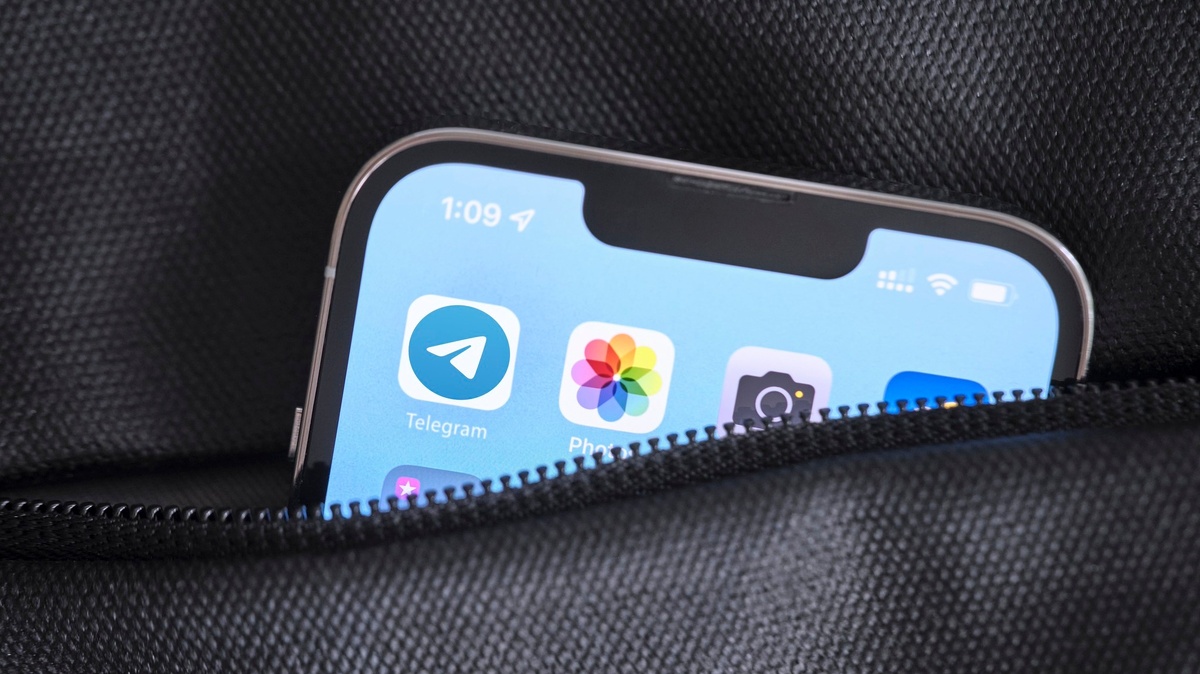     Иконка мессенджера Telegram   
(cc) Focal Foto