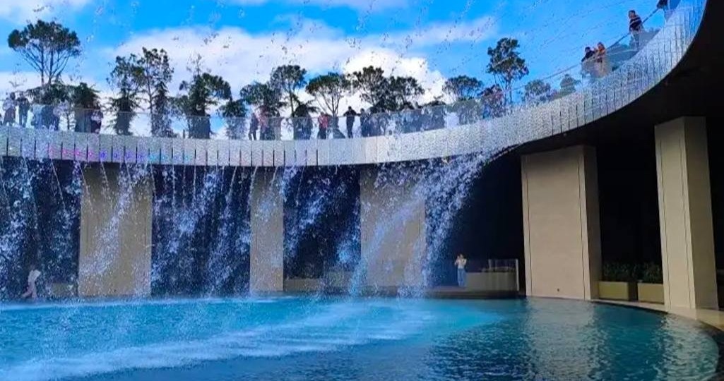 Озеро "Отражение" открылось в парке Галицкого в Краснодаре