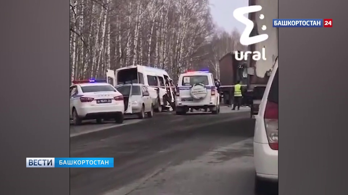    Микроавтобус из Башкирии разбился на трассе М-5 в Челябинской области, водитель скончался в реанимации