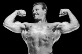 На фото Алан Стефан. мистер Америка из Серебрянной эры культуризма. Адепт тренировок full-body