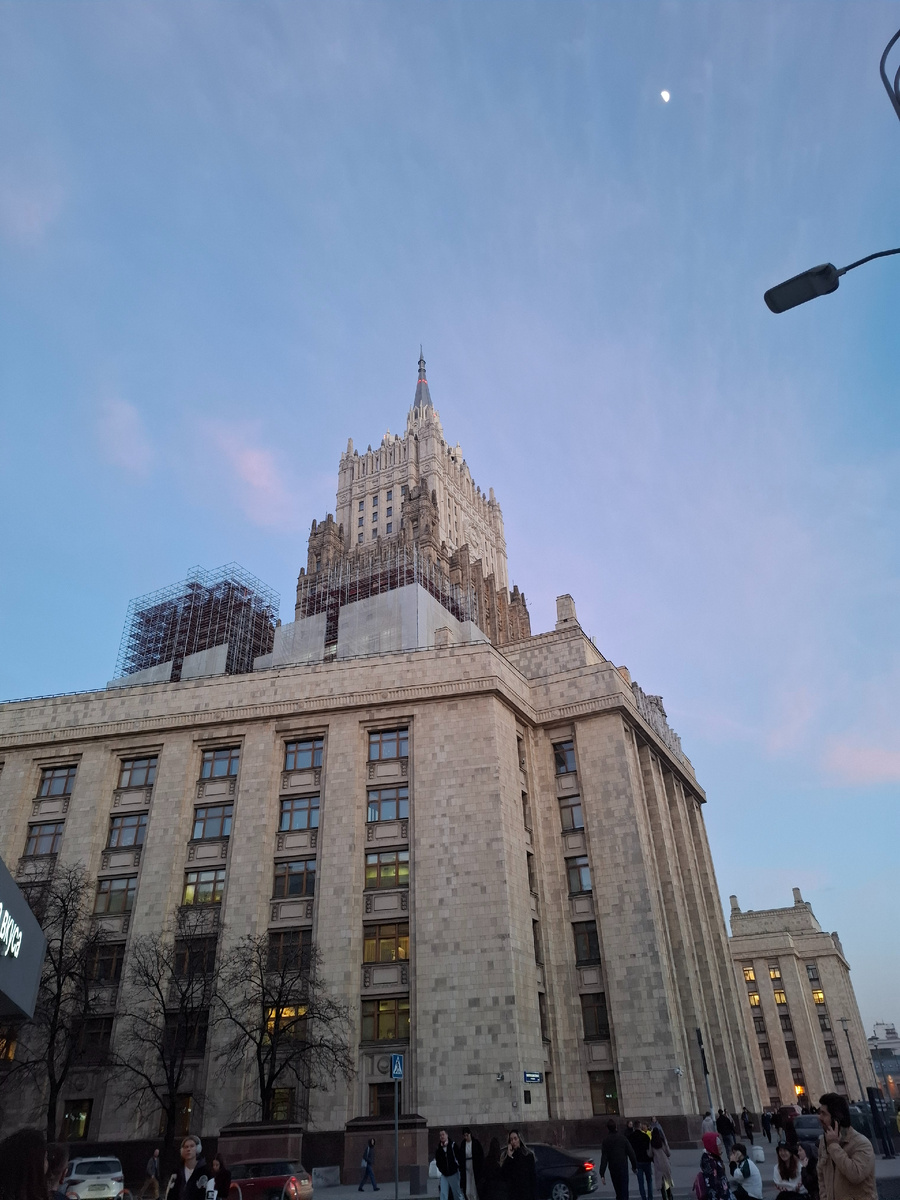 Недалеко от клиники