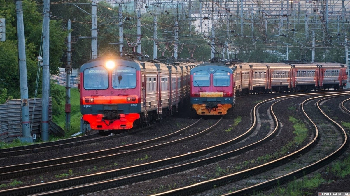     Электрички   
Антон Привальский © ИА Красная Весна