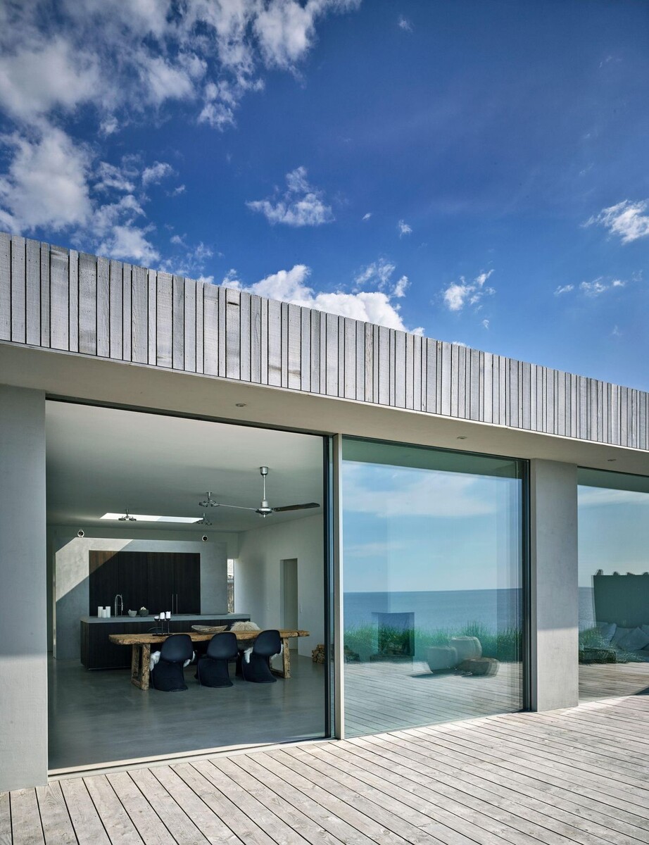 Окно SCHUCO не закрывается? (источник фото https://www.schueco.com/kz/architects/references/kystvej-3424)