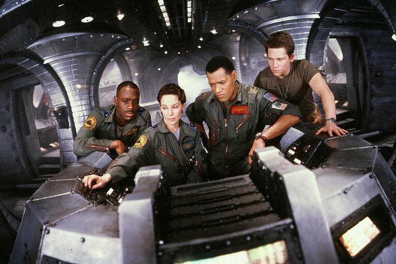 Кадр из фильма Сквозь горизонт