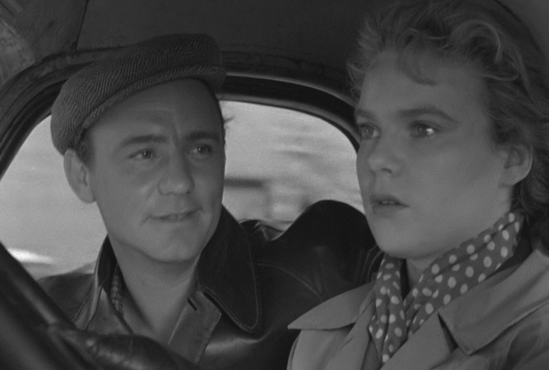 Весна на Заречной улице: Дом учительницы, завод и парк