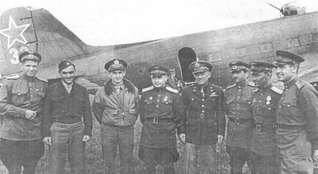 Советские и американские летчики - участники операции "Фрэнтик-III"