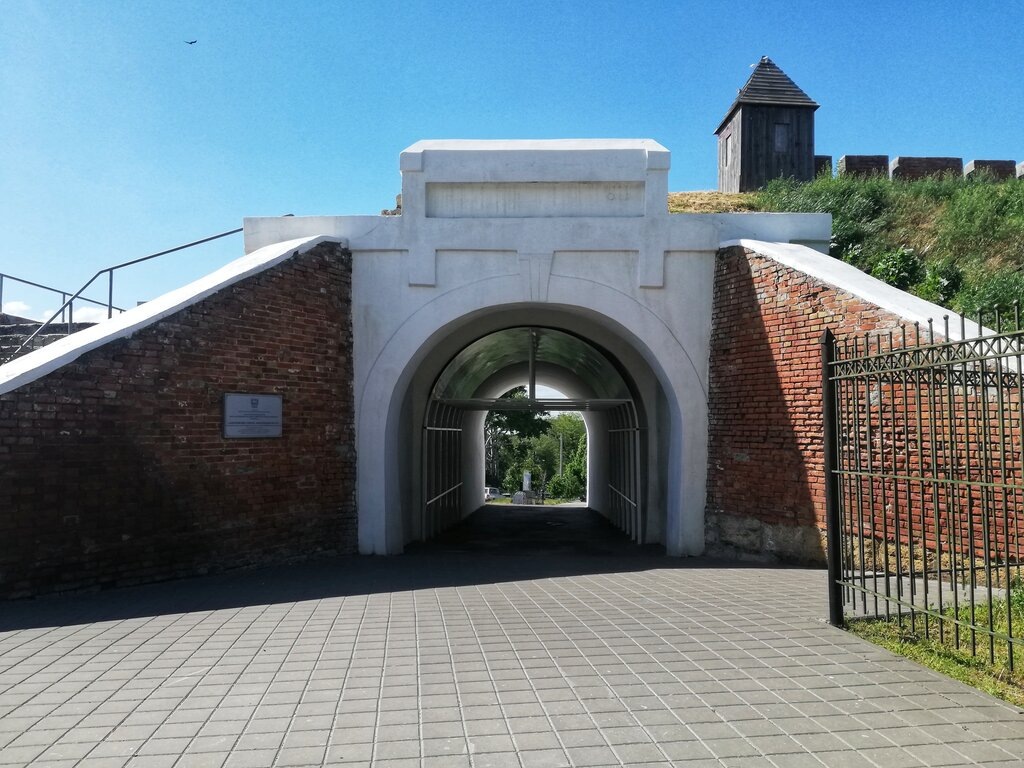 Алексеевские ворота XV века