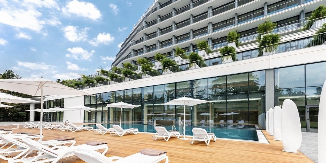 Сочи подтверждает статус главной круглогодичной курортной столицы России: курорт вошел в топ-3 направлений для отдыха в апреле