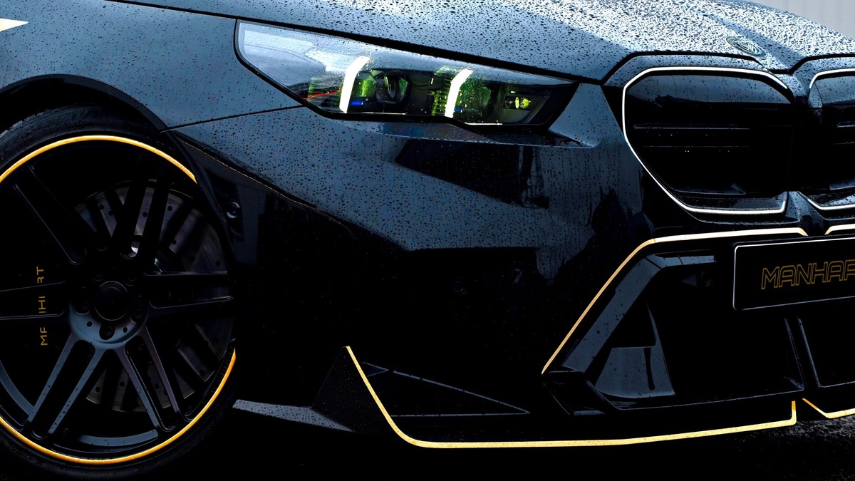 Автомобили от Manhart отличаются золотистыми элементами декора