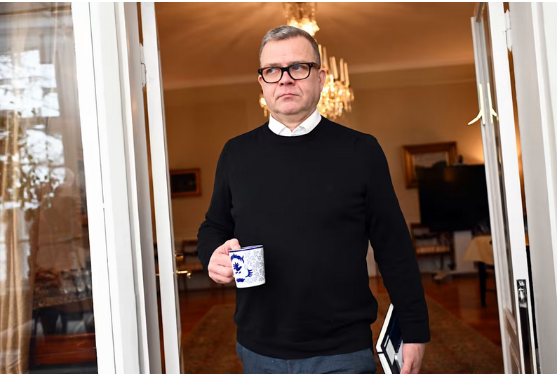 Премьеру доложили про летающие объекты