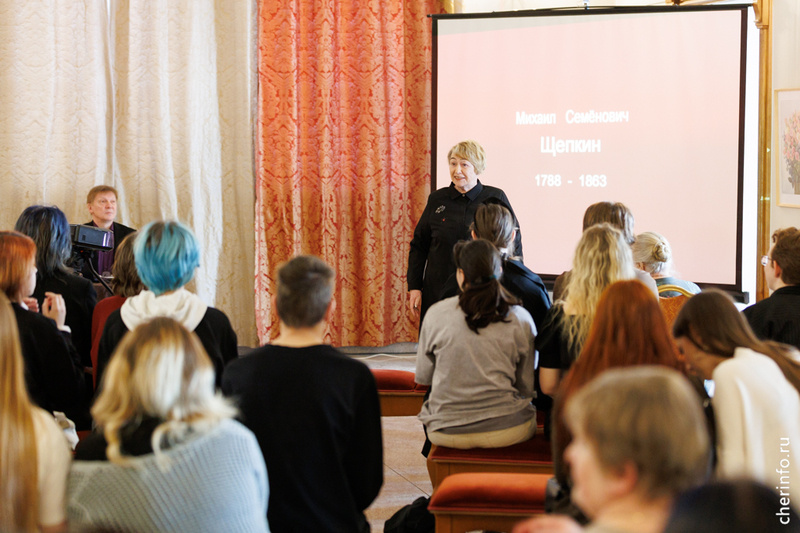    Занятие прошло в Камерном театре на Советском проспекте. Учителем стал ведущий актер Сергей Павлов