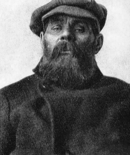 «В прошлое воскресенье ходил по улицам загримированный, с бородою; это — единственный способ что-нибудь видеть, не будучи окружённым