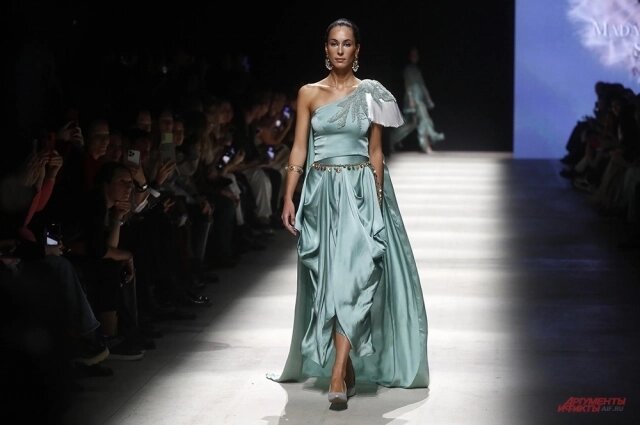    В фокусе - струящиеся ткани, чистые, сдержанные цвета. Фото: АиФ/ Игорь Харитонов