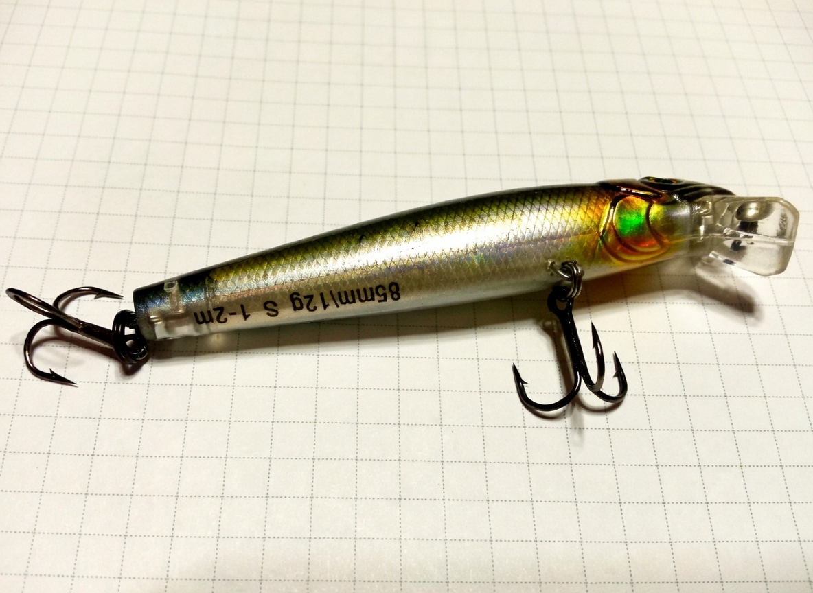 Маркировку на воблерах наносят чаже в области "брюшка"